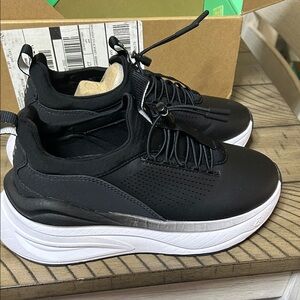 Sleek Black Sneakers for women